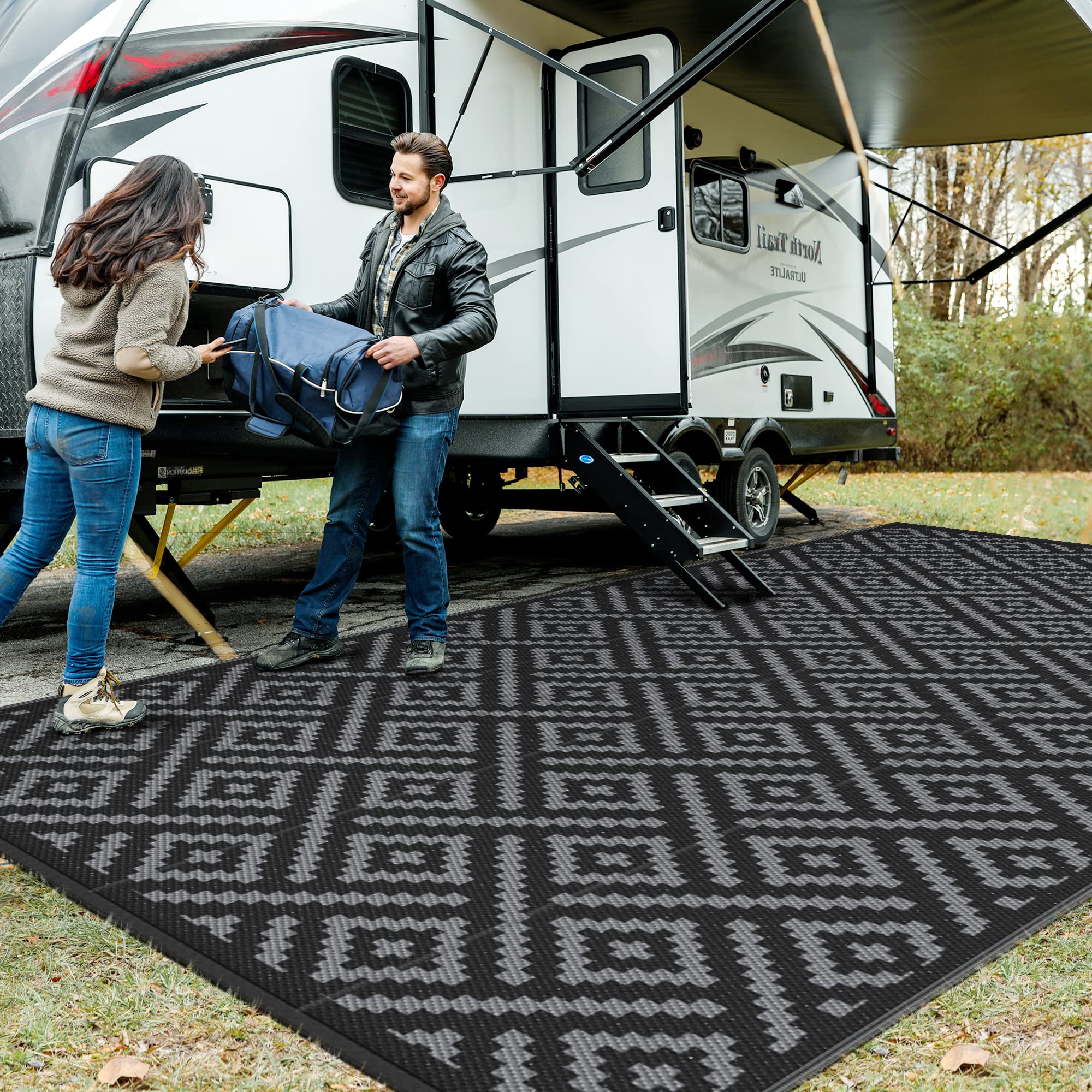 GENIMO outdoor rug with reversible geometry offers versatile decor and extended lifespan.