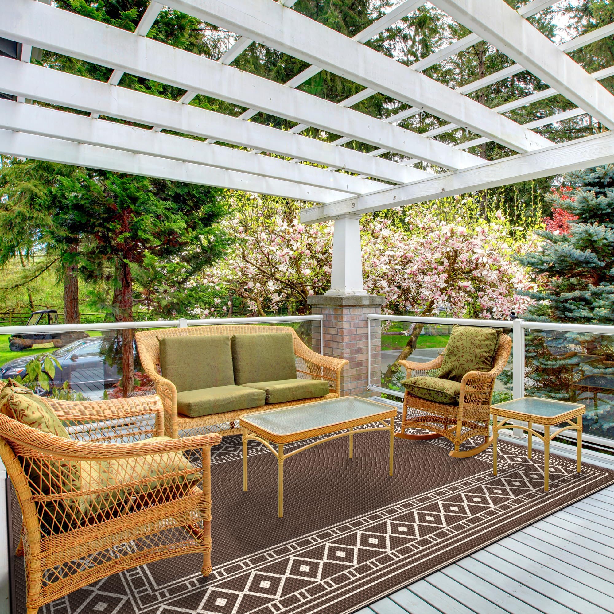 GENIMO portable quick-drying polypropylene rug for easy outdoor care.