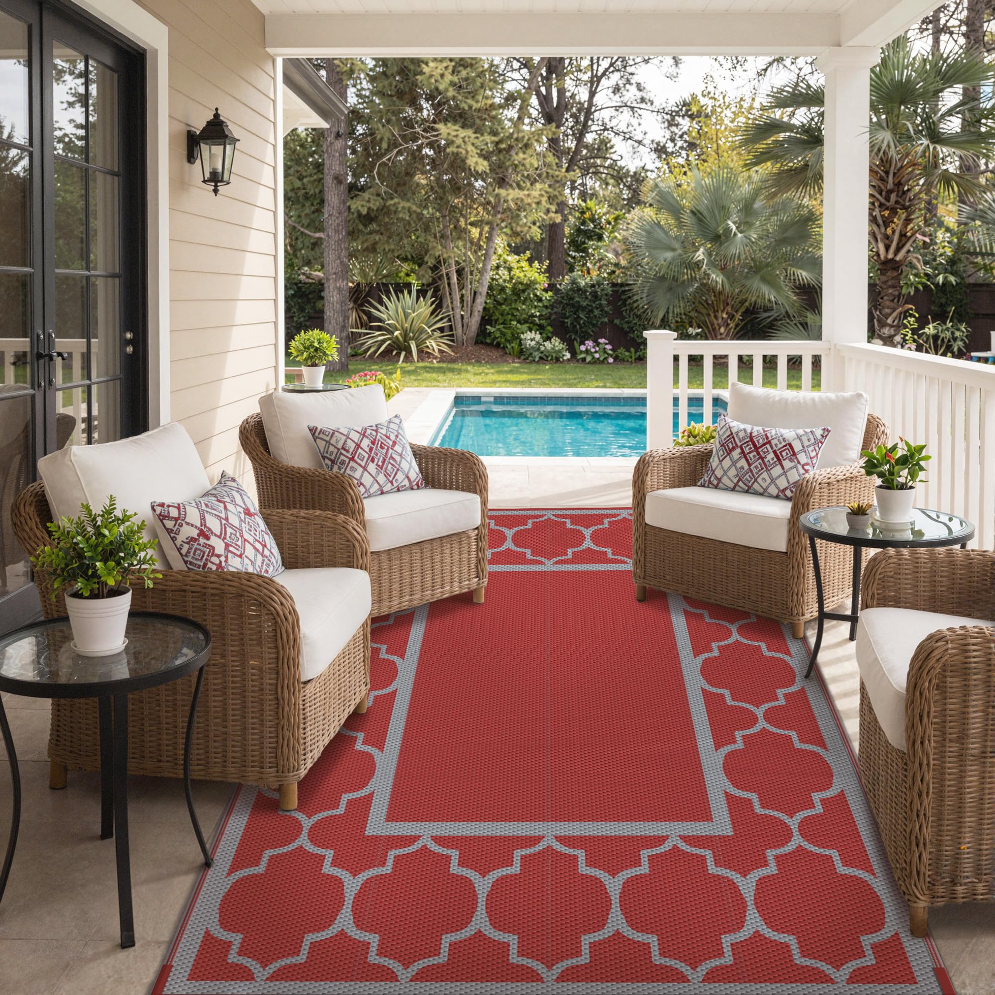 GENIMO quick-clean, quick-dry rug after rain, ideal for deck spaces.