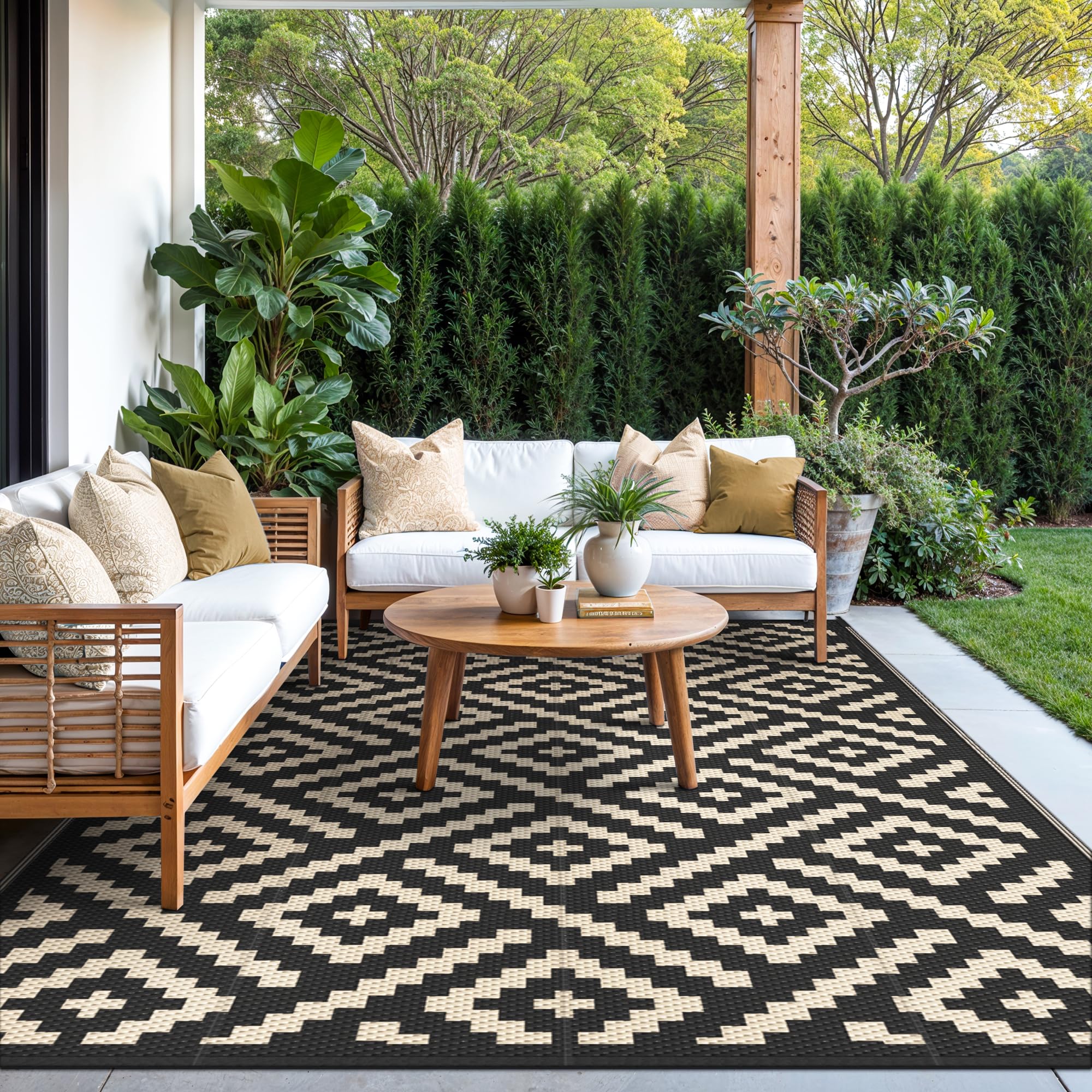 GENIMO easy-clean rug folds compactly for storage on trips.