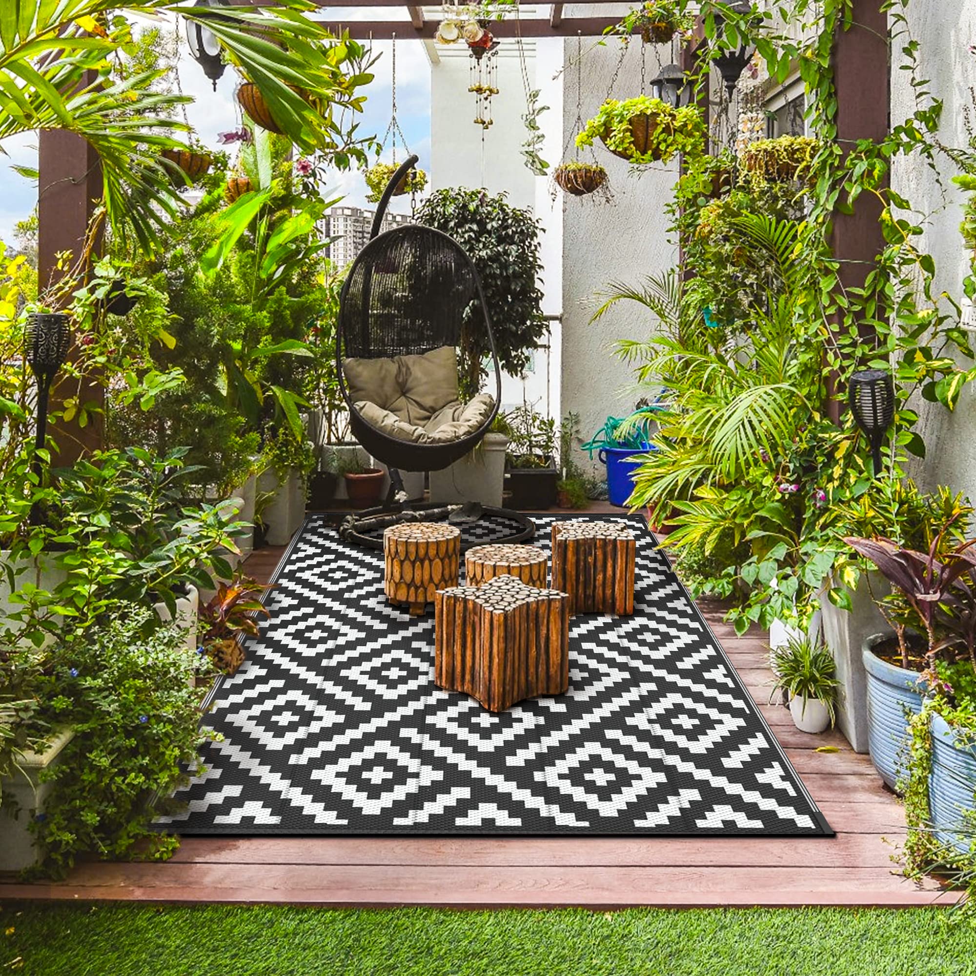 GENIMO weatherproof mat with grid backing drains rain efficiently in outdoor areas.