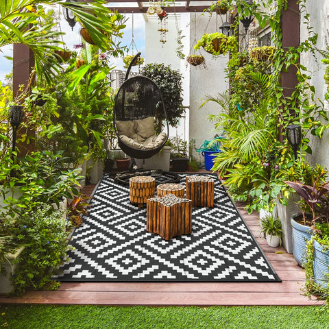 GENIMO weatherproof mat with grid backing drains rain efficiently in outdoor areas.