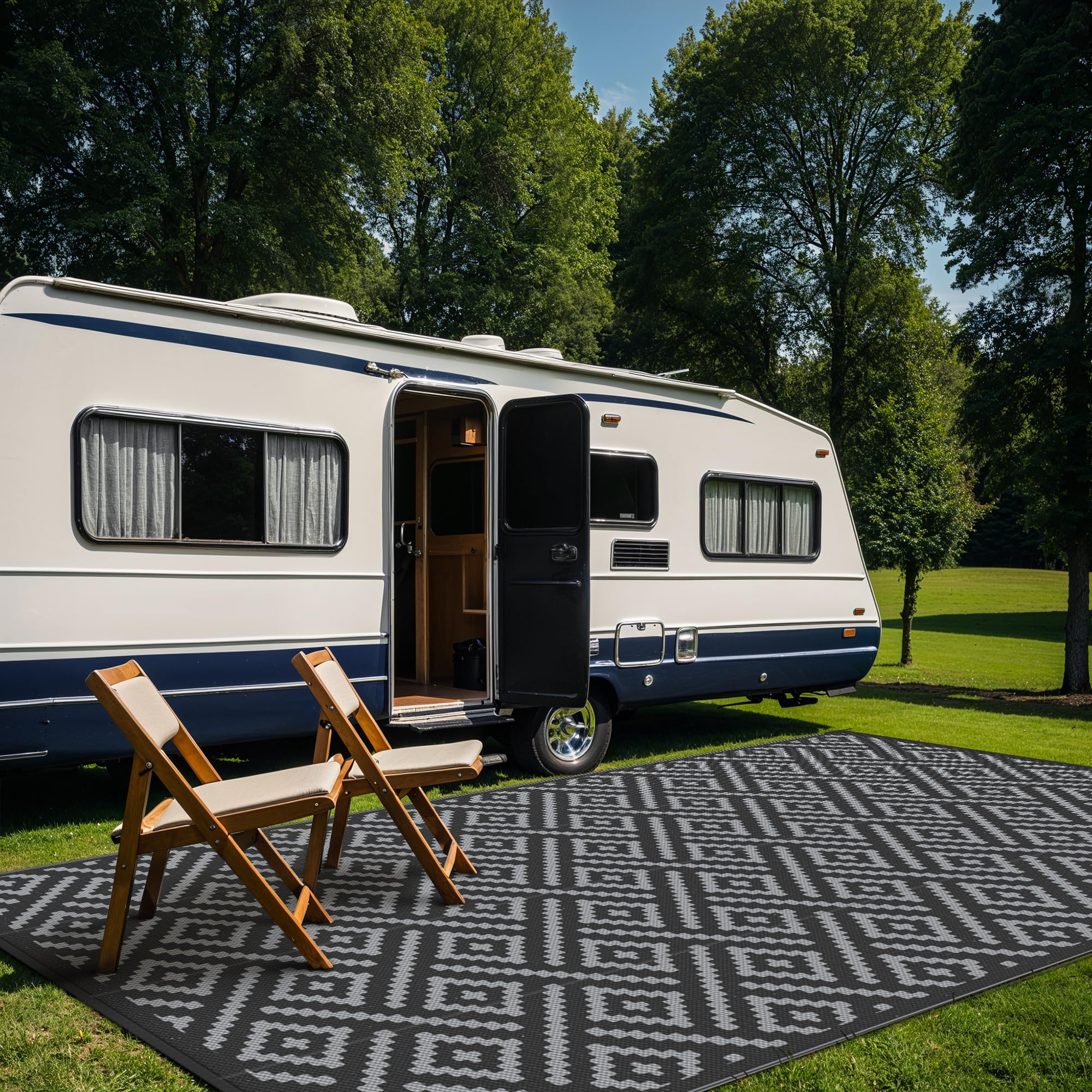GENIMO outdoor rug portable storage bag enables easy transport.