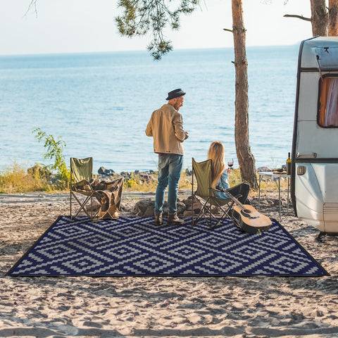 GENIMO outdoor rug showing reversible geometric pattern for quick space refresh