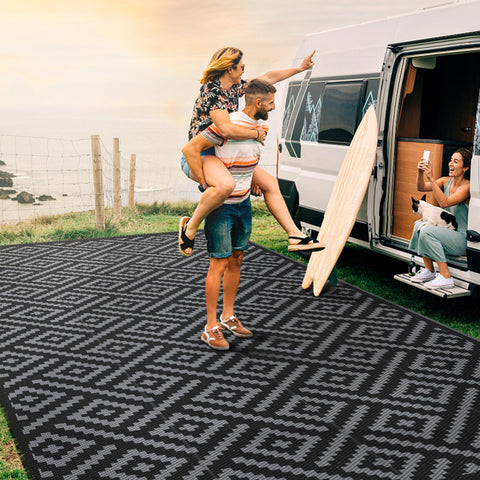 GENIMO outdoor rug stain-resistant surface simplifies cleanup.