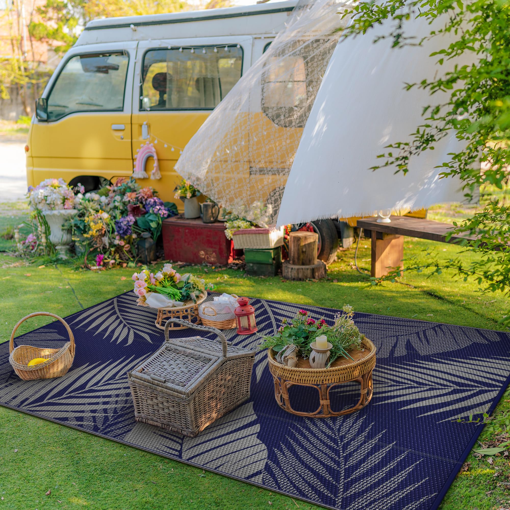 GENIMO waterproof rug cleans easily to handle outdoor spills