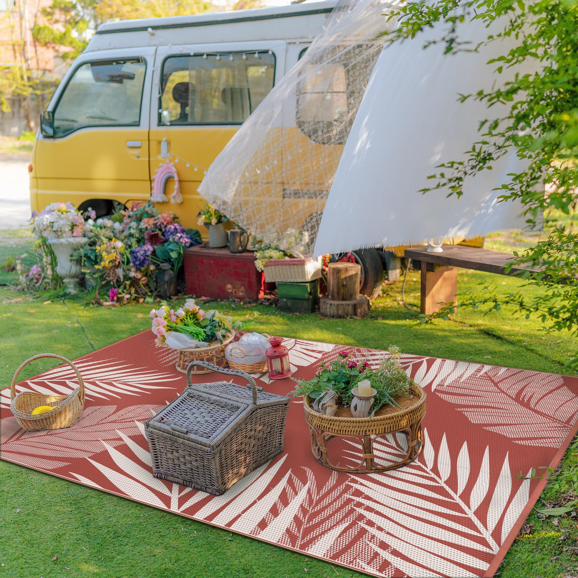 GENIMO rug is waterproof and easy to clean after spills or sand.