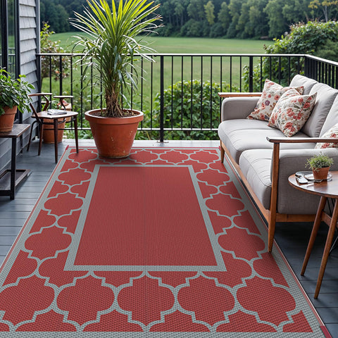 GENIMO waterproof plastic straw rug at beach, quick-dry and low-maintenance.