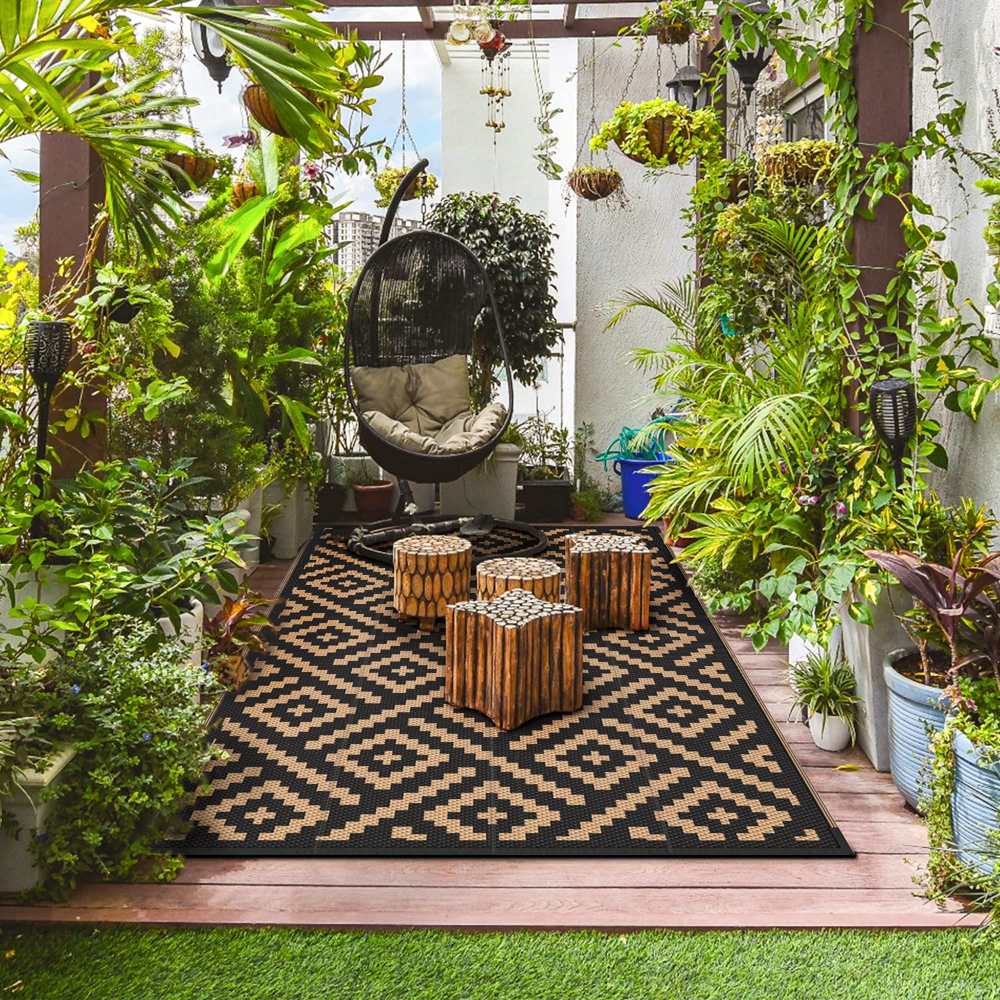 GENIMO outdoor rug side B geometric pattern offers a fresh look.