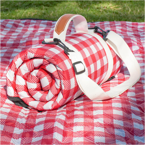 Genovega picnic blanket 80x80 open, ample space for family picnics.