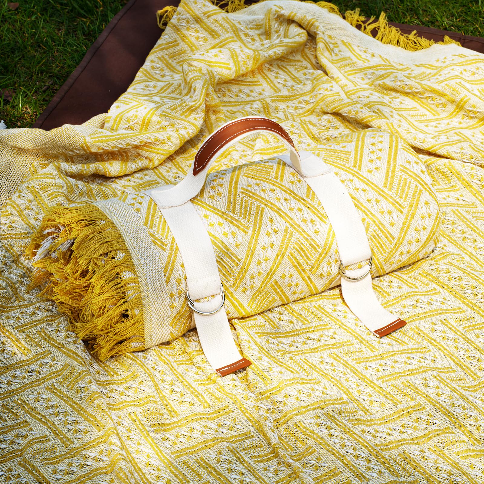 Genovega picnic blanket 80x80 rolled for easy transport.