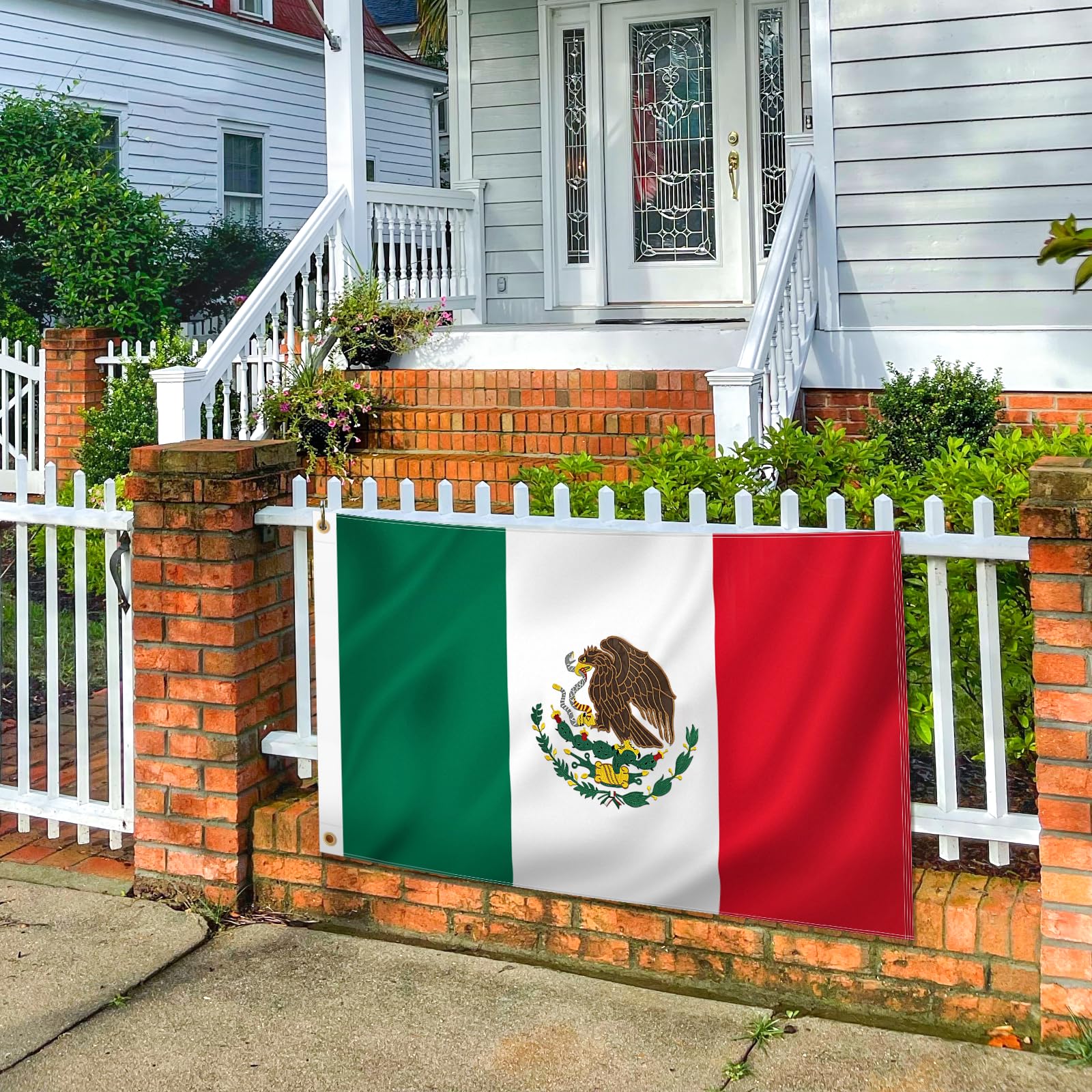 Geodurn flag uses 210D Oxford fabric for wind and weather resistance.