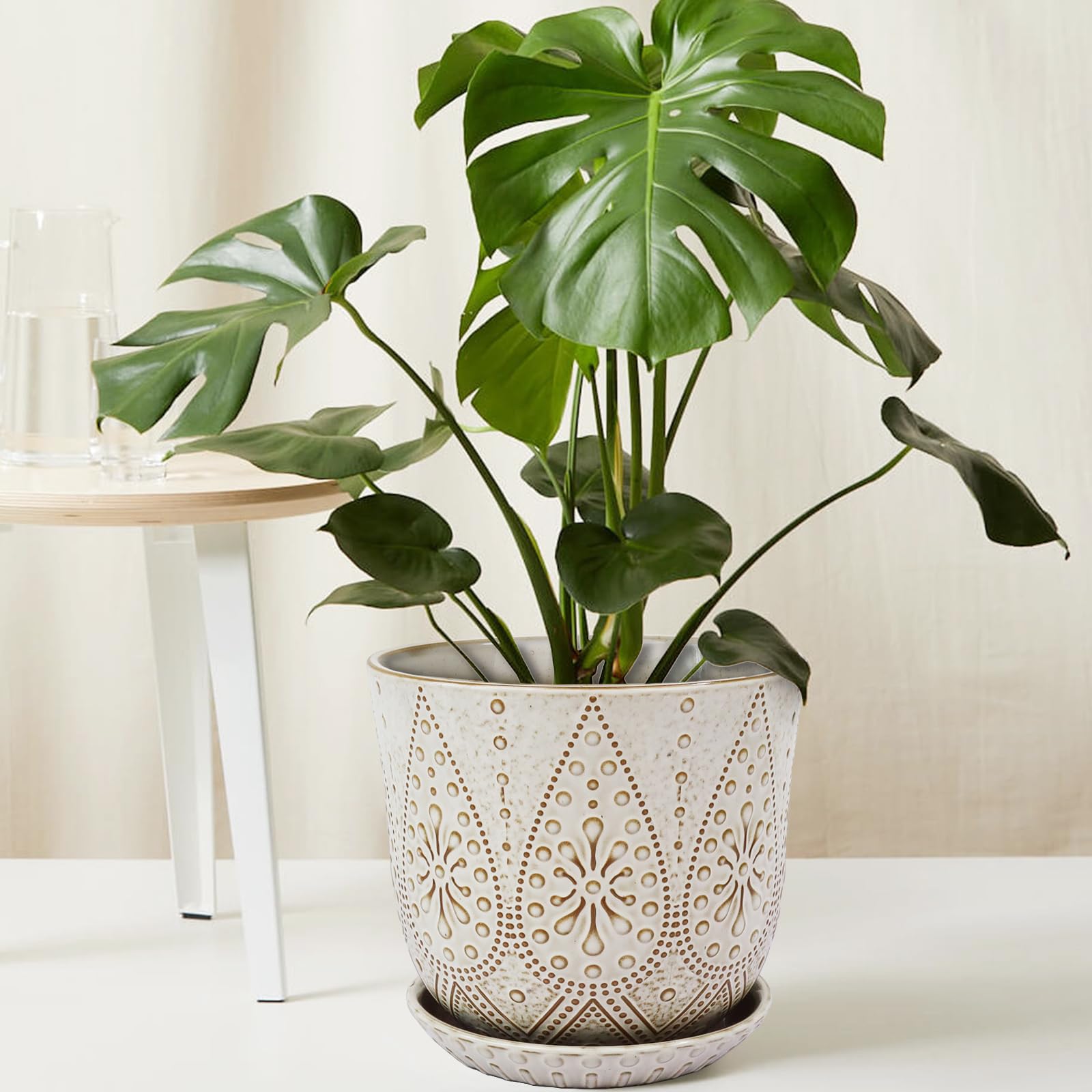 Gepege ceramic planter suitable for indoor and outdoor spots.