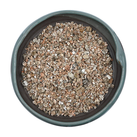Gerta vermiculite bulk packaging shown in resealable bag for easy storage and moisture control.