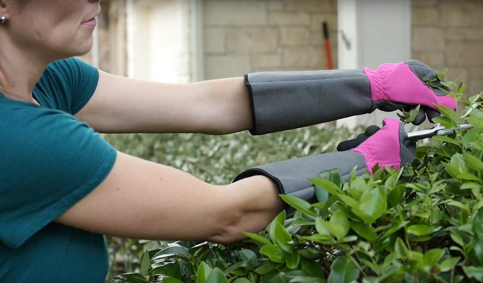 G & F Florist Pro gloves double stitching detail demonstrates durability.
