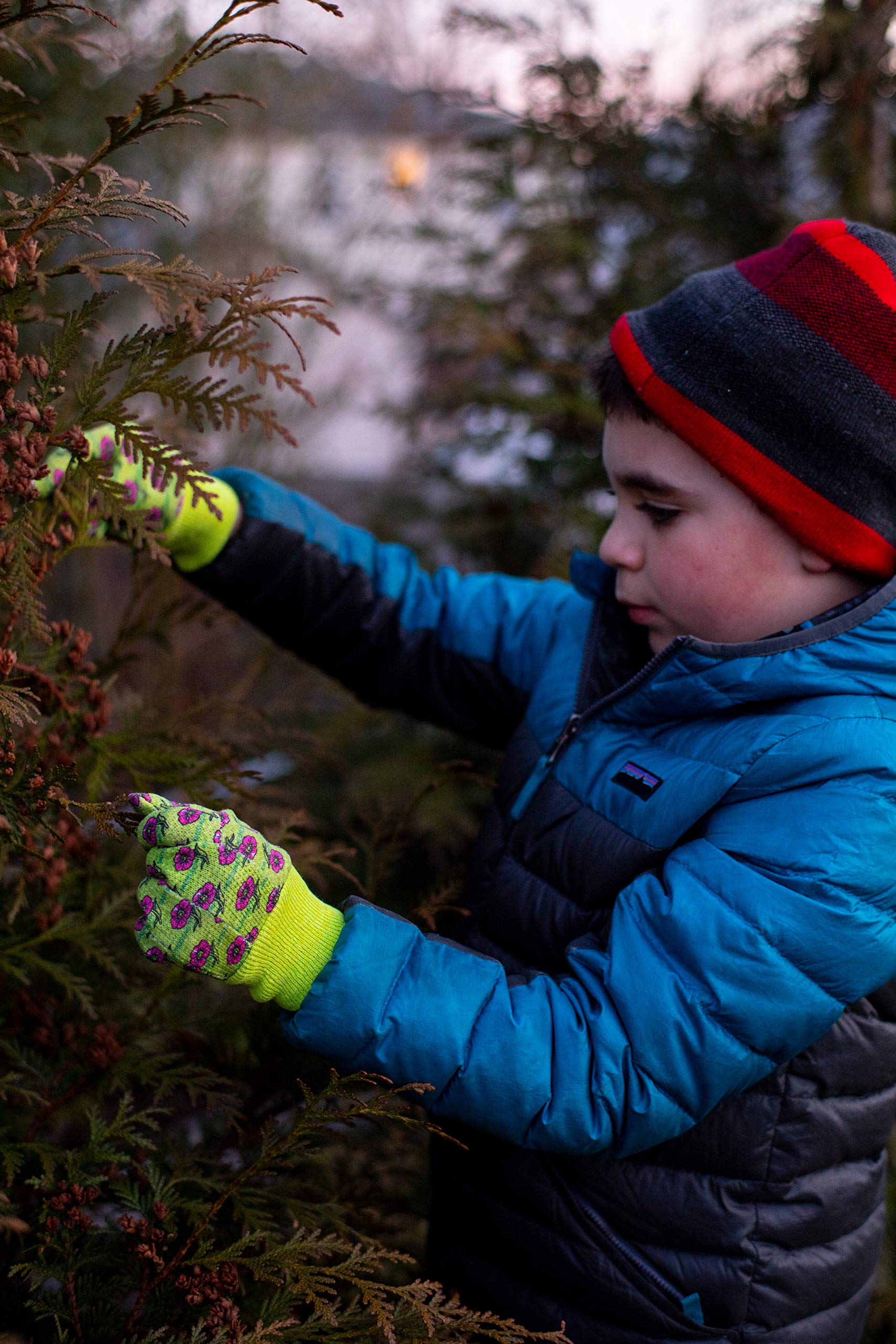 G and F JustForKids gloves show breathable cotton for cool hands