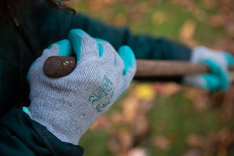 G & F machine-washable gardening gloves for quick cleanup.