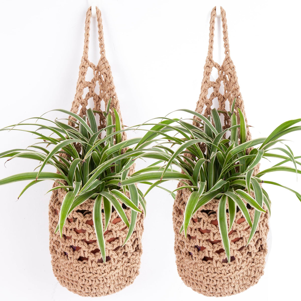 GGMOVE hanging planter for a 6-inch pot adds boho style to your living room