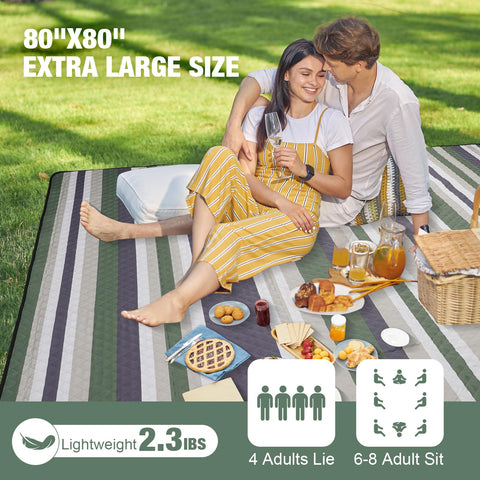 G GOOD GAIN foldable picnic mat folds compactly for easy transport.