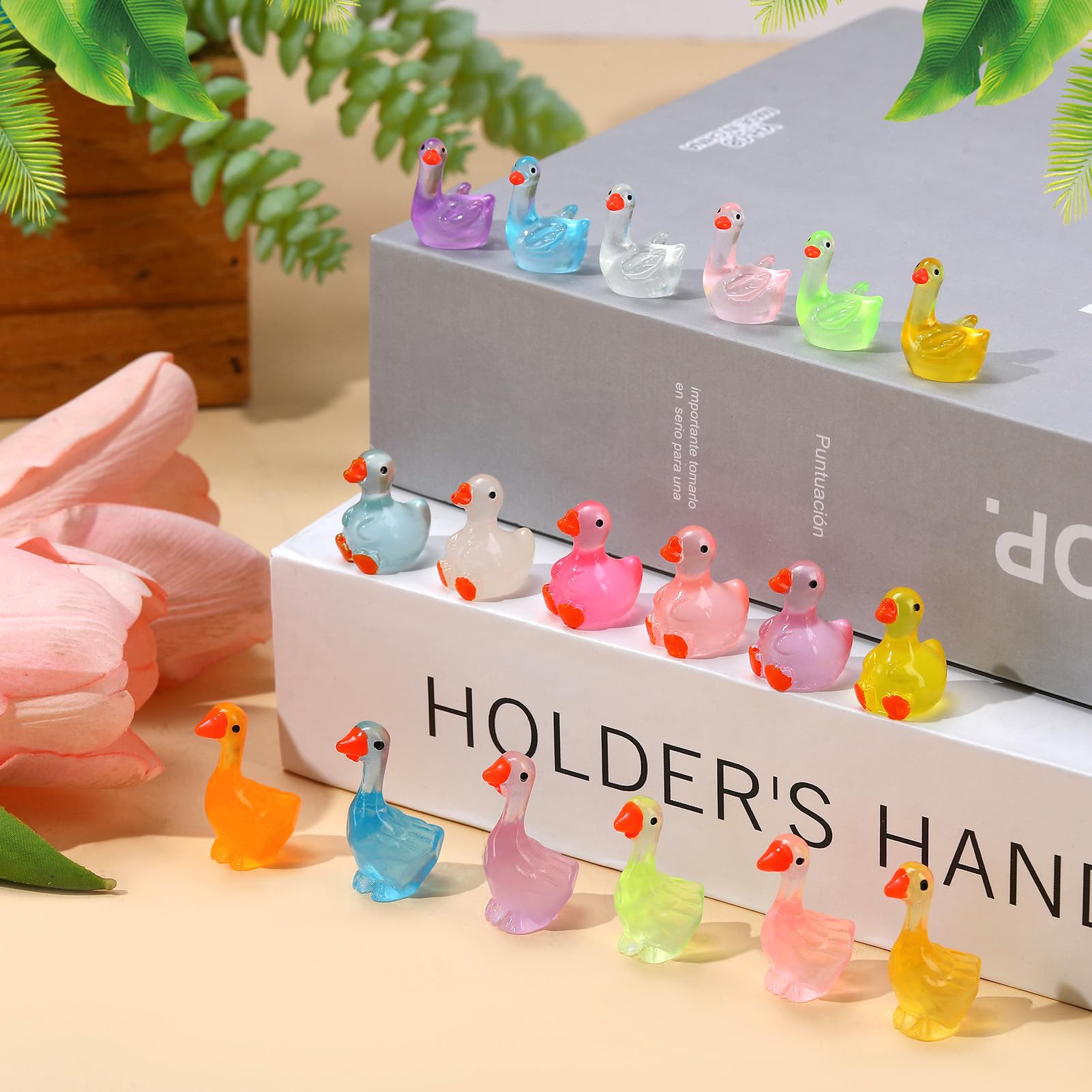 GGSTDDUP luminous goose figurines enhance party decor with a gentle glow.