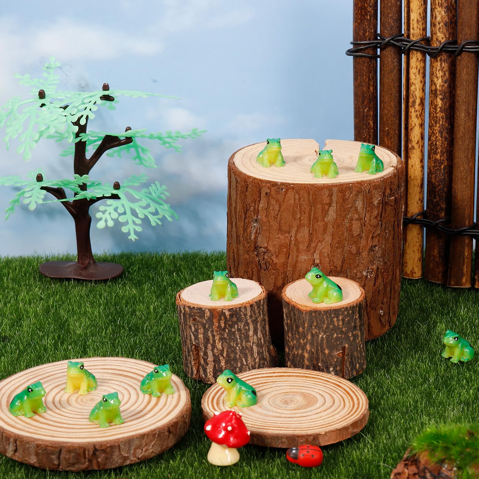 GGSTDDUP mini frogs aquarium scape enhances fish tank aesthetics.
