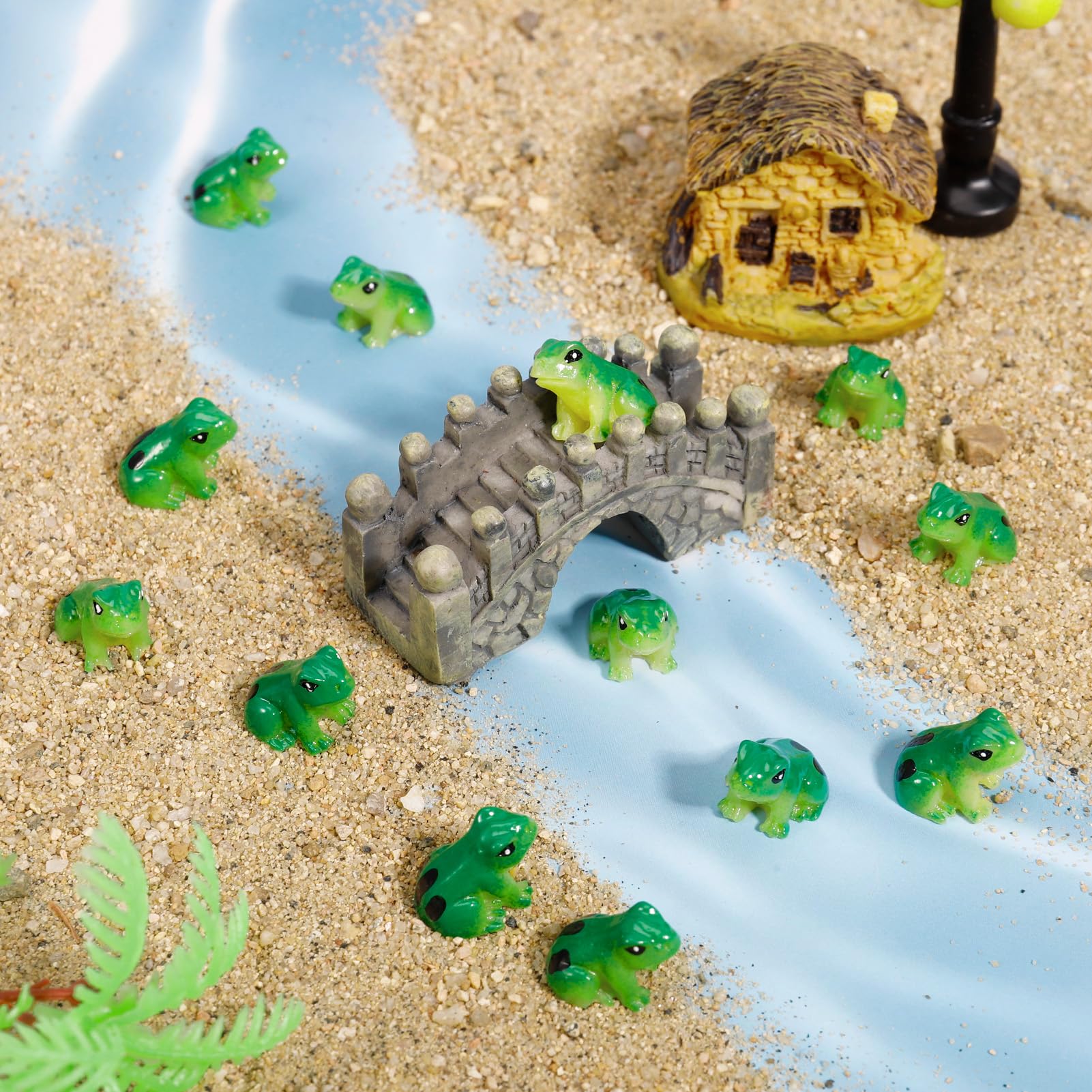GGSTDDUP mini frogs dollhouse scene uses charming green figures for tiny displays.