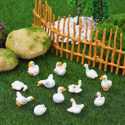 GGSTDDUP mini resin goose figurine style 06 suitable for shelves and aquatic displays.