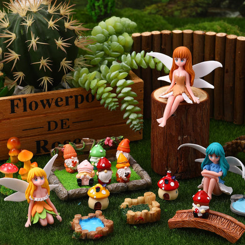 GGSTDDUP table and chairs for tiny outdoor furniture displays.