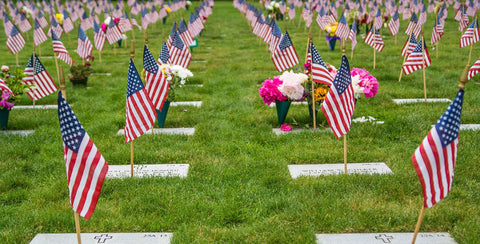 GiftExpress Made-in-USA flag pack offers reliable patriotic decor.