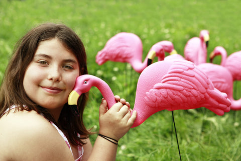 GiftExpress pink flamingos yard statue with embossed feather details for tropical flair.