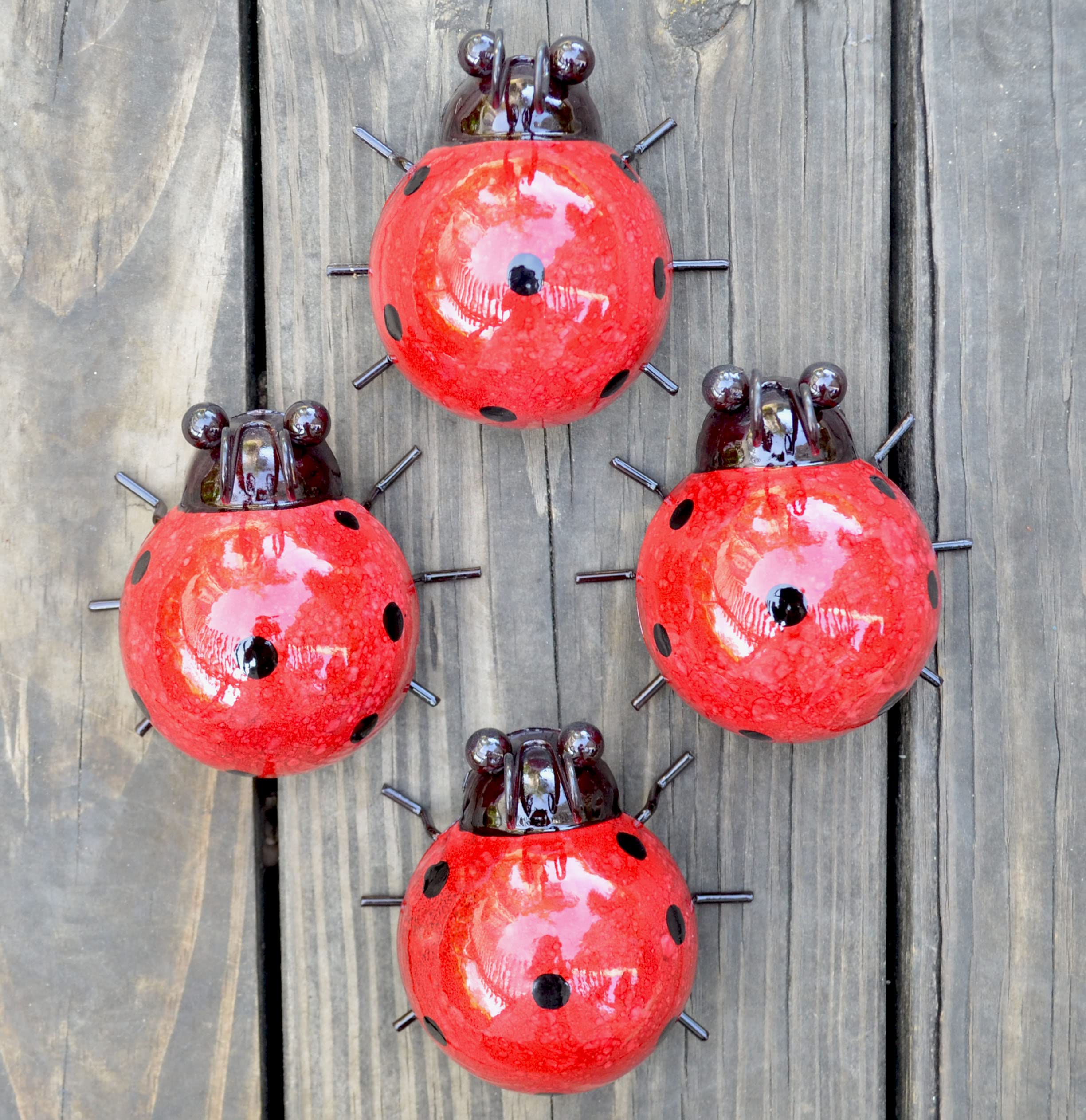 GIFTME 5 red ladybugs garden decor shines in sun for outdoor charm.