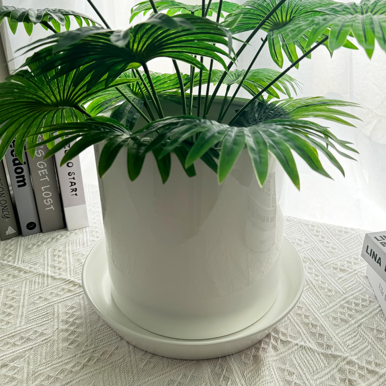 Gikupom 10-inch scratch-resistant glaze preserves a bright finish.