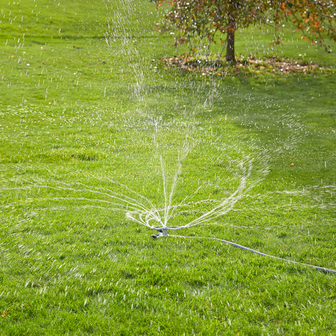 Gilmour 692 sq ft reach supports medium yard watering needs effectively.