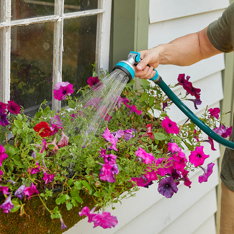 Gilmour eight-pattern spray options for beds, lawns, and containers