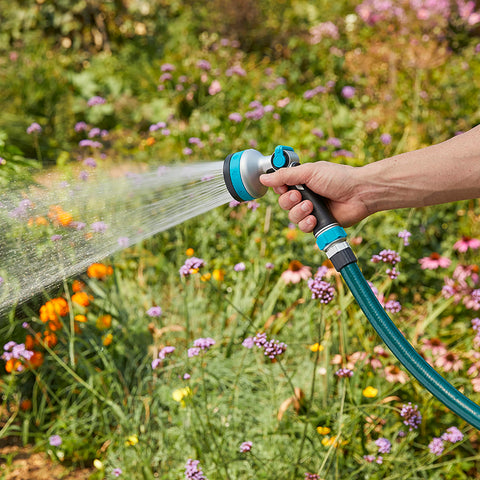 Gilmour ergonomic slip-resistant handle provides a secure grip