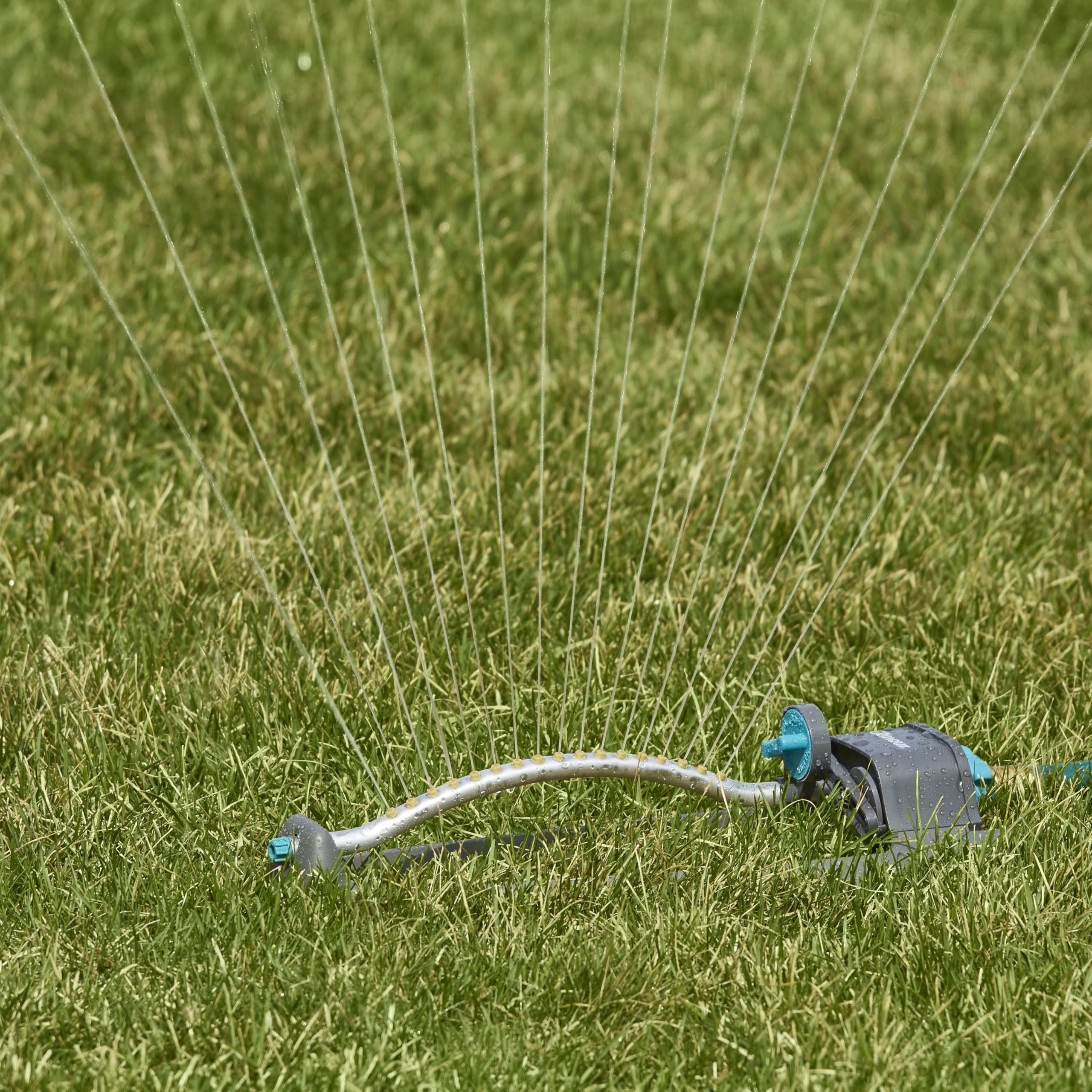 Gilmour hose-attachment view highlighting quick-connect and compatibility with other sprinklers.