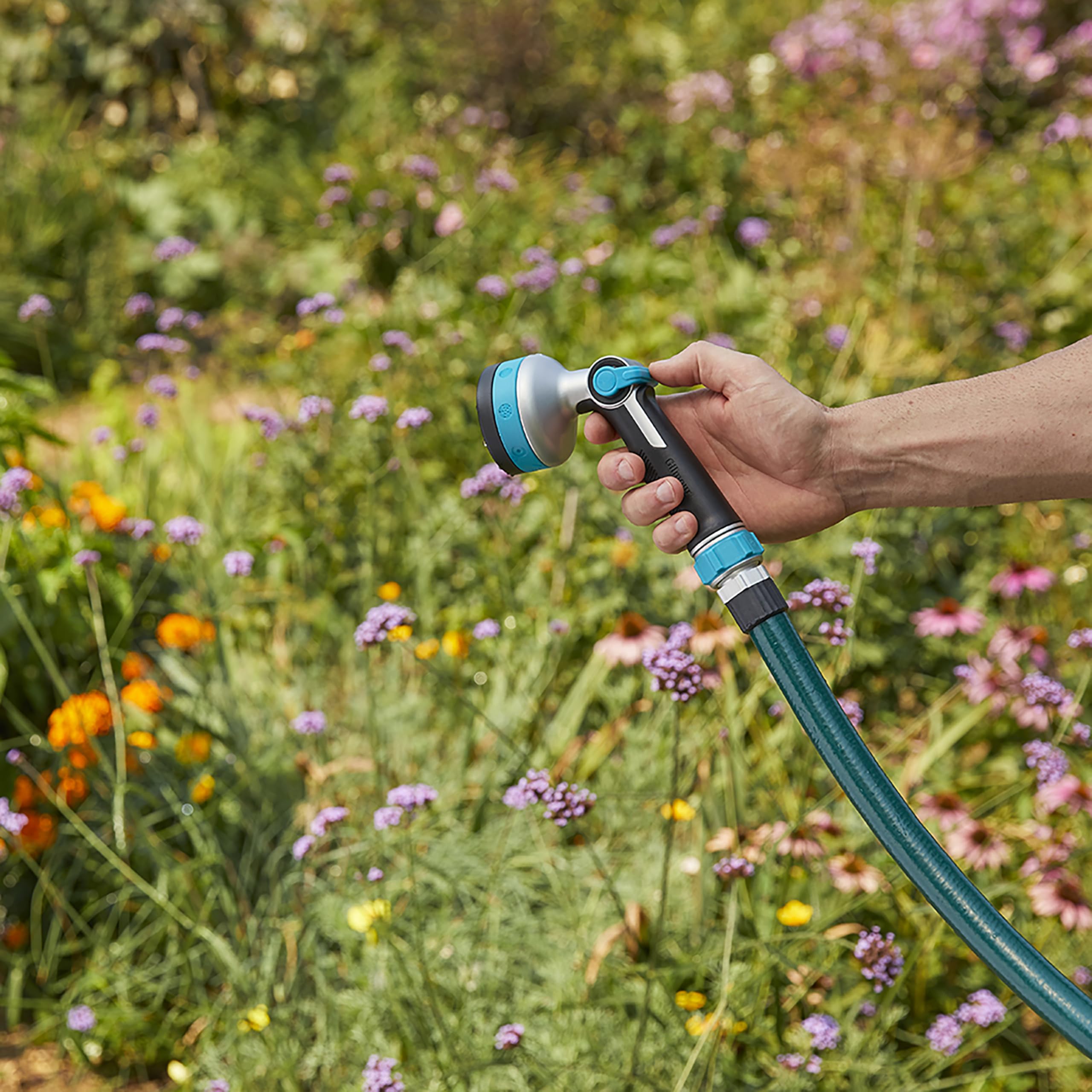Gilmour one-handed trigger lock enables comfortable continuous watering