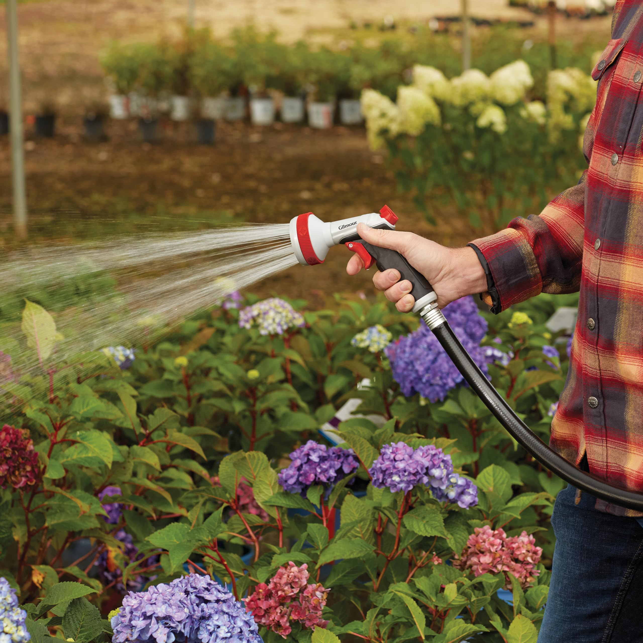 Gilmour Pro full flow range from soft mist to strong jet.