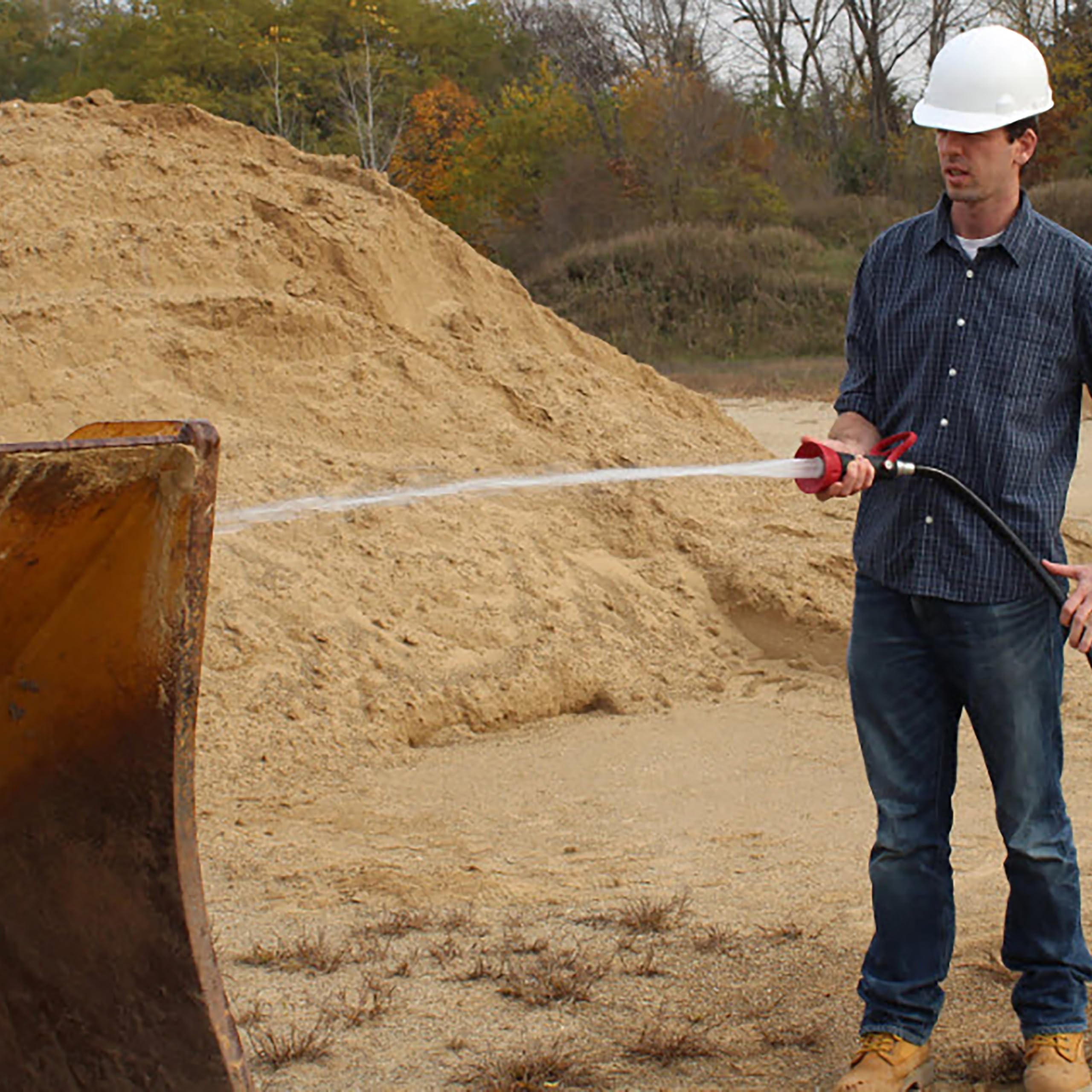 Gilmour Pro Twist nozzle emphasizes heavy-duty metal construction for tougher outdoor tasks.