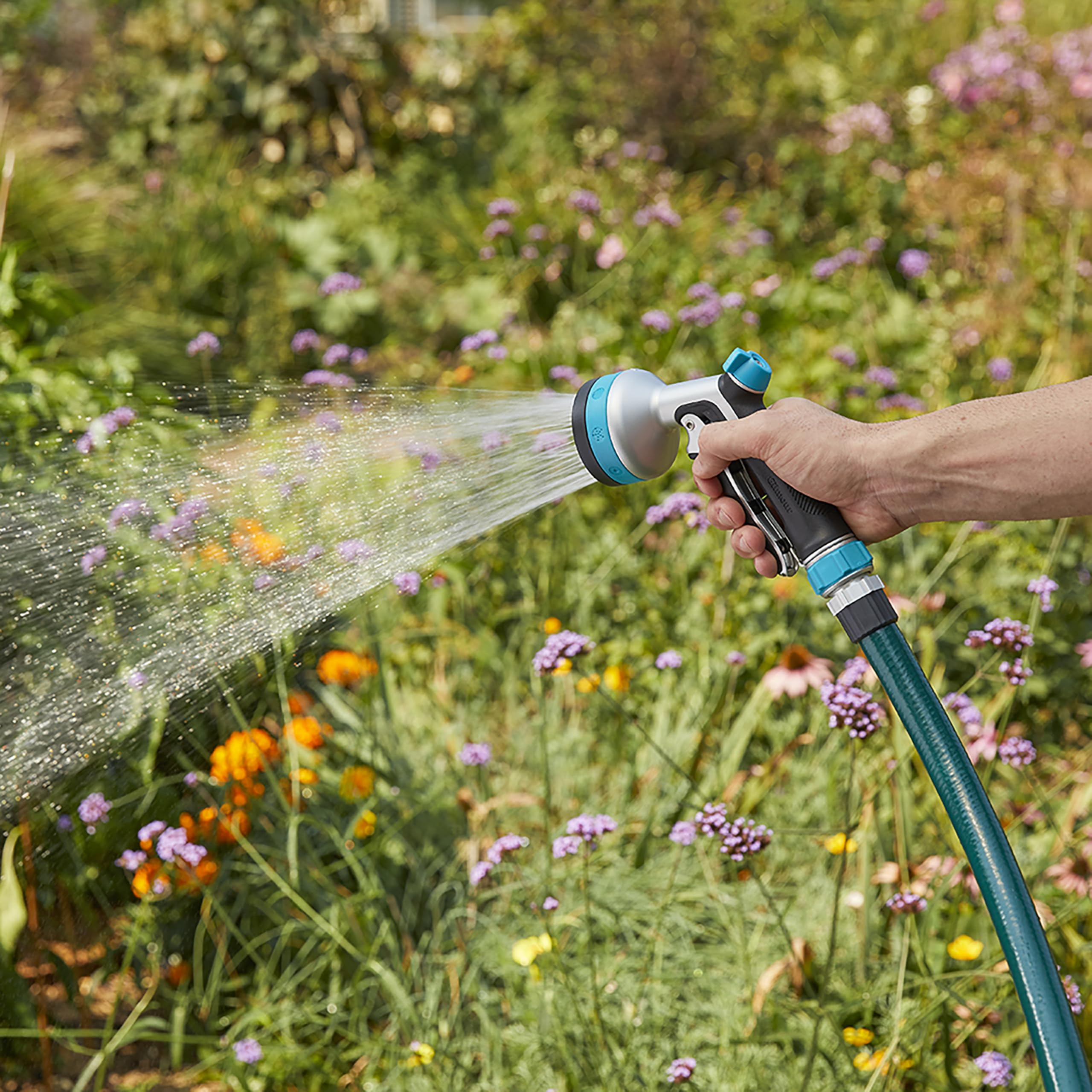 Gilmour Swivel Connect design reduces hose twisting and keeps lines straight.