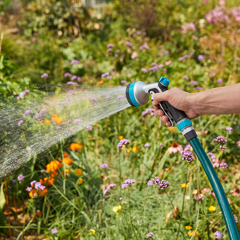 Gilmour Swivel Connect design reduces hose twisting and keeps lines straight.
