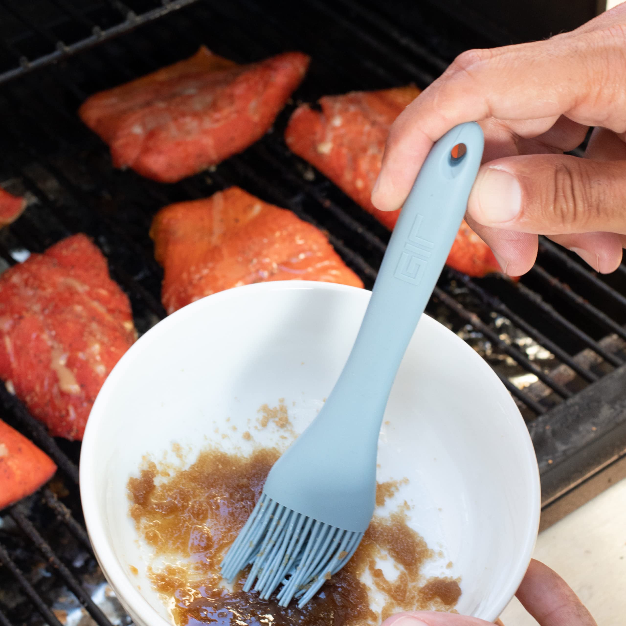 Heat resistance up to 425F on GIR silicone basting brush during grilling