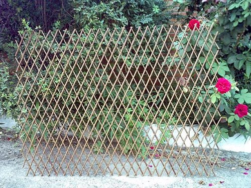 GLANT DIY Frame for LED lights on willow fence.