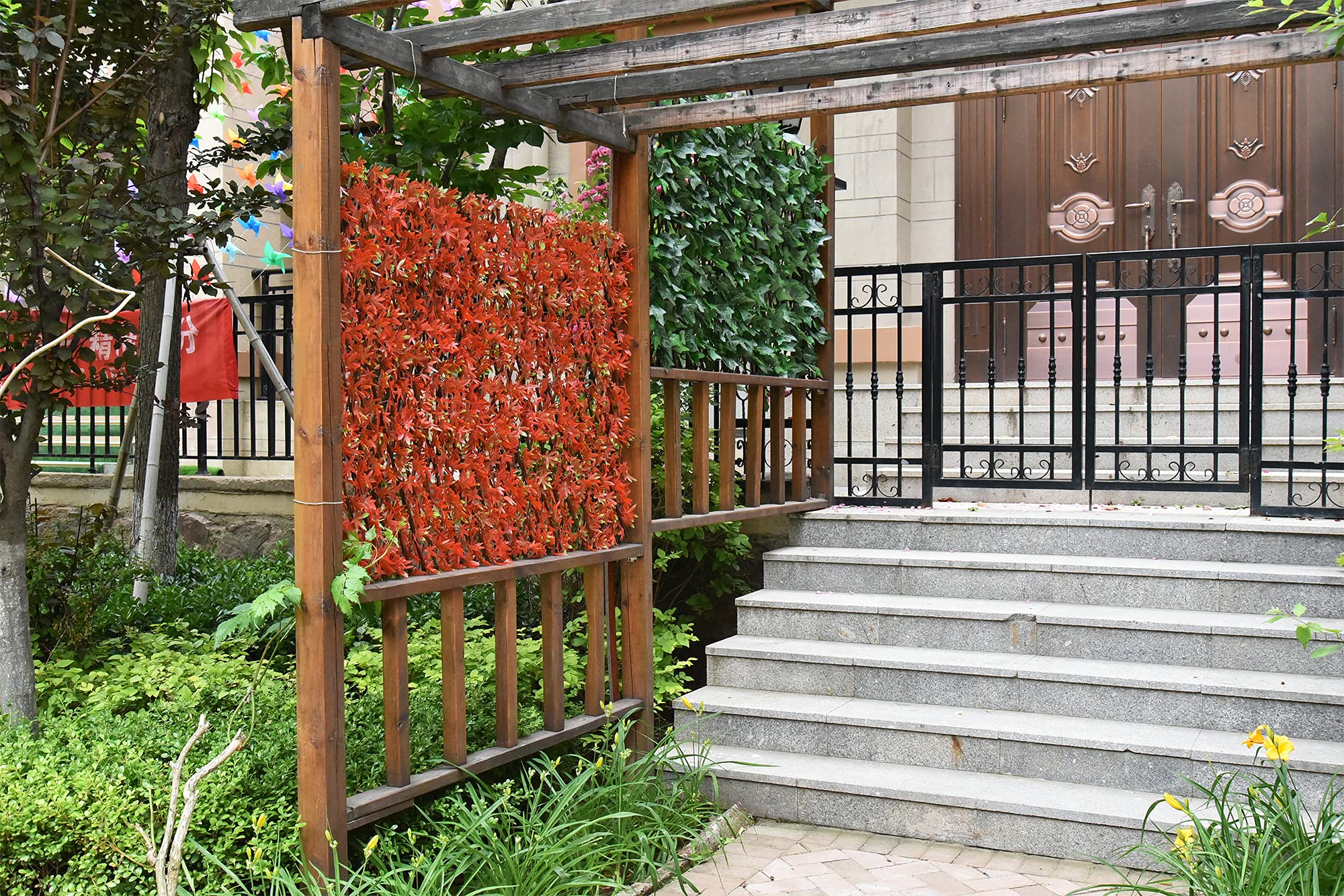 GLANT Ivy privacy screen on outdoor fence enhances patio decor and airflow