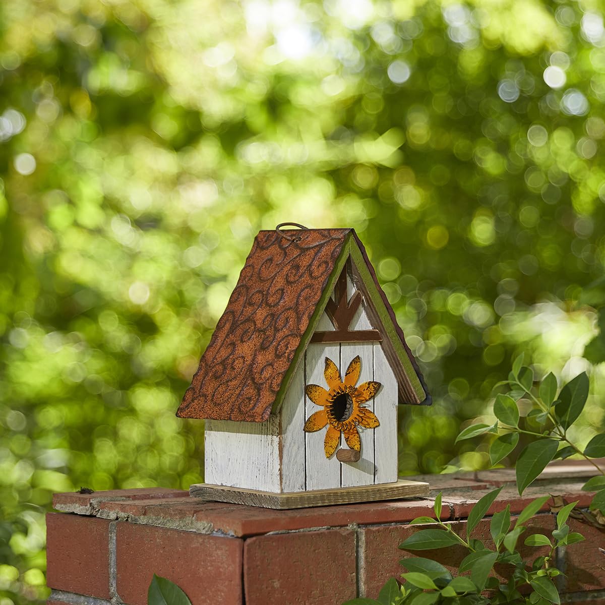 Glitzhome bird house with 3D metal roof for weather resilience