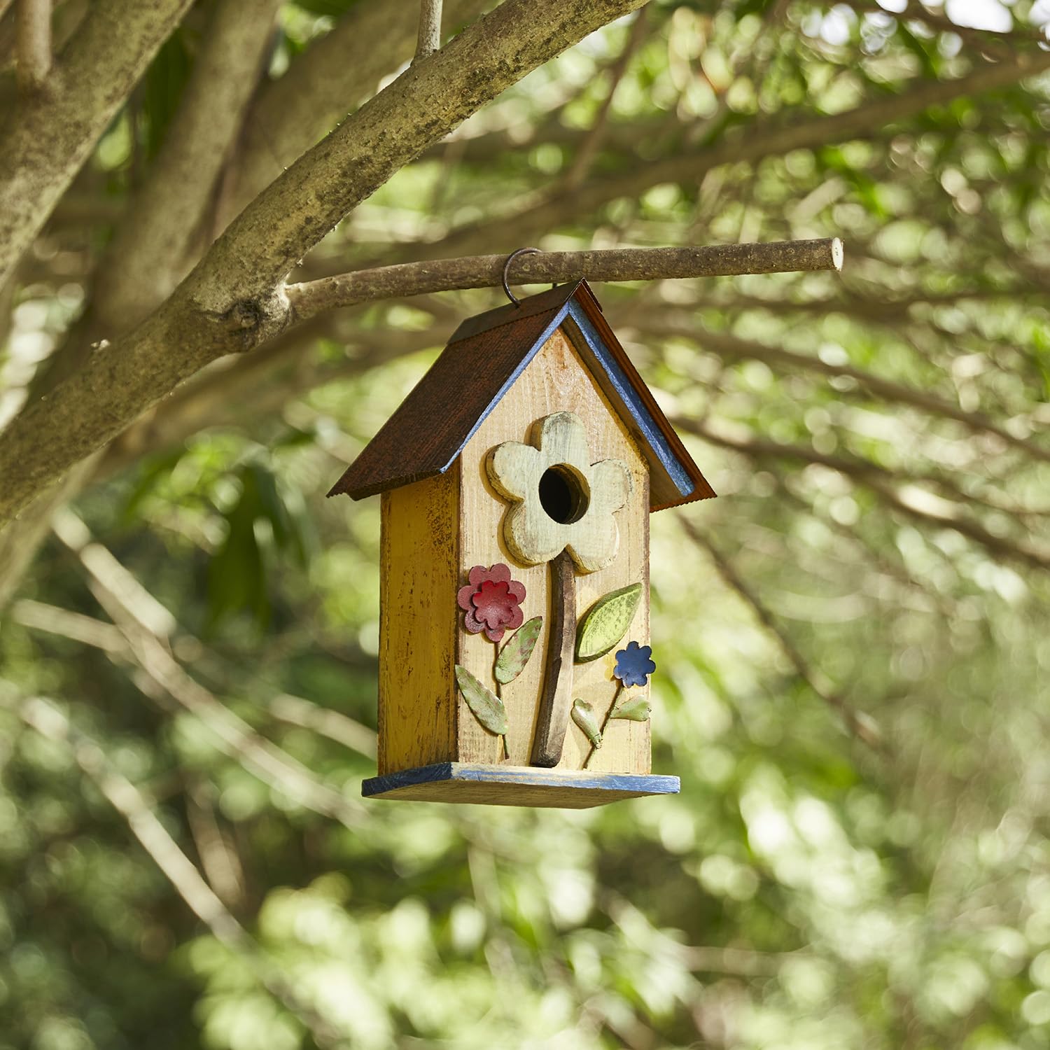 Glitzhome distressed wood finish brings rustic character to your yard and shelter for birds.