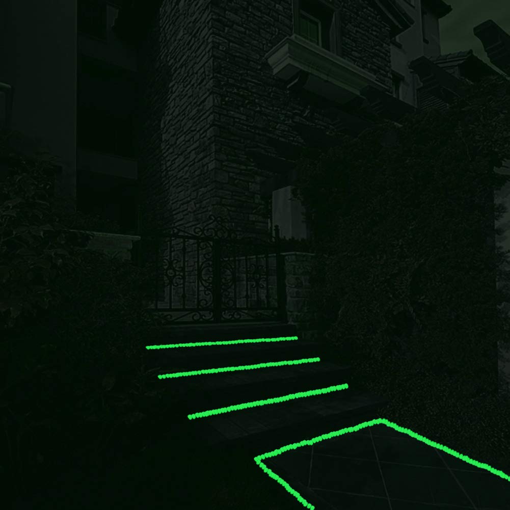 GLOCARNIVAL Sunlight-charged stones illuminate gardens after dusk.