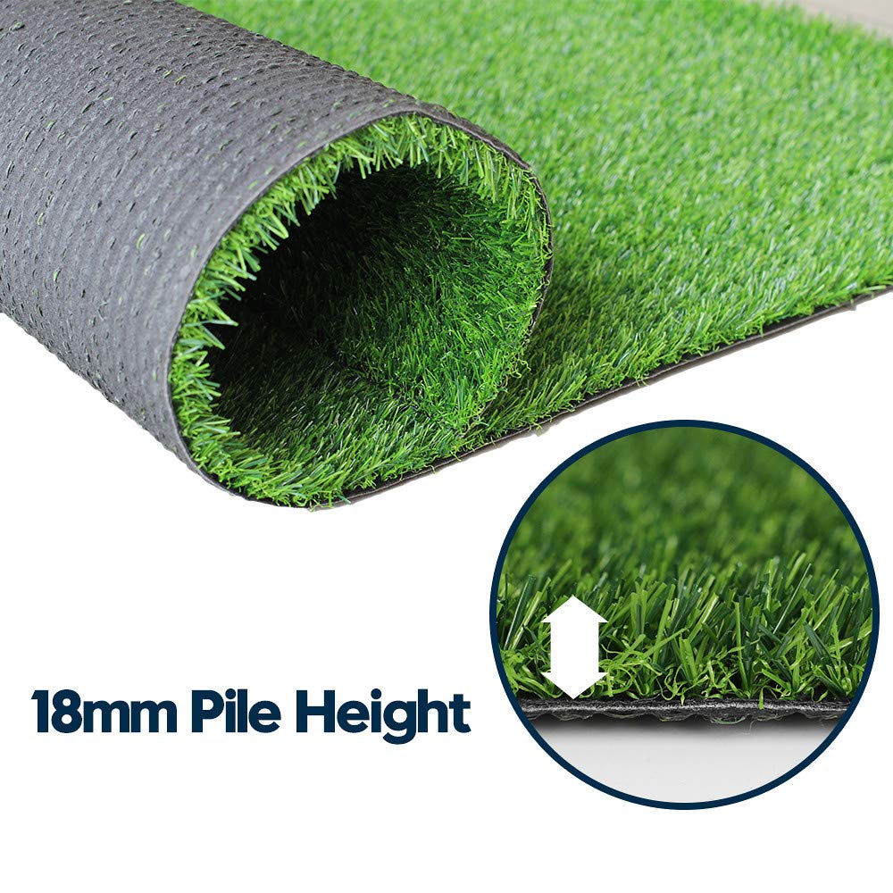 Goasis Lawn 18mm fiber closeup highlights soft, barefoot-friendly texture.
