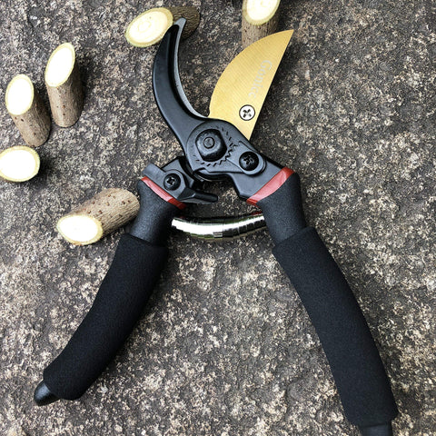 Gonicc pruning in a garden scene illustrating easy, precise trimming.