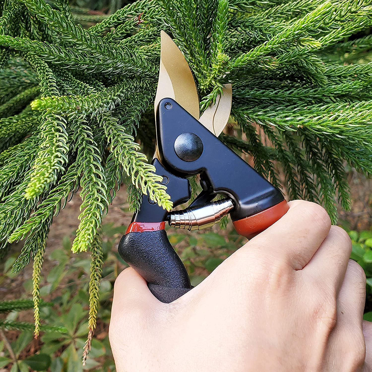Gonicc locking mechanism allowing easy hand-width adjustment for both hands